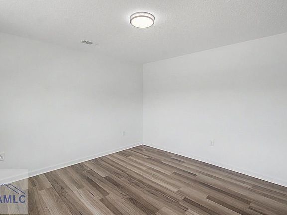 5th image of 20 Frasier Ln #D4