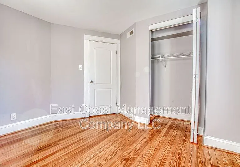 214 Center St — Photo 4