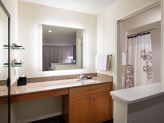 Suite Bathroom 2