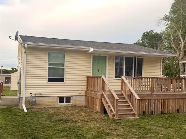 220 12th St SE, Mason City, IA 50401