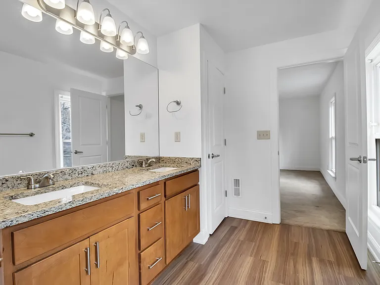 5849 Broadway St #H — Photo 21
