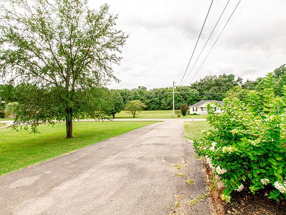 5th image of 426 Sondra Dr