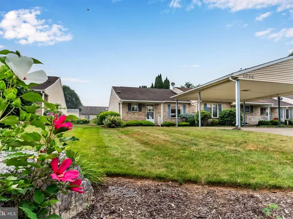 1094 Westgate Dr, Chambersburg, PA 17201