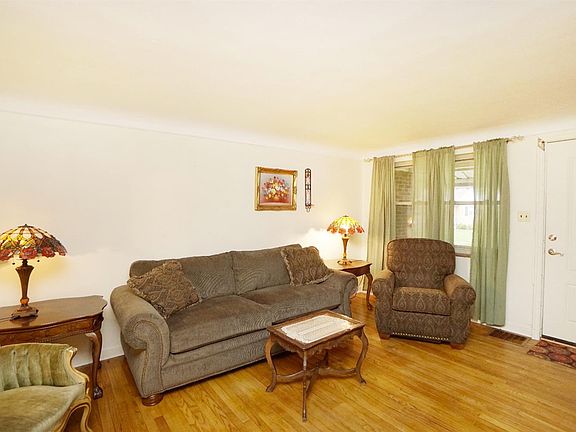3rd image of 3802 Gatewood Ln