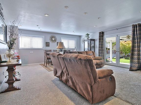 5th image of 119 Clareview Ave