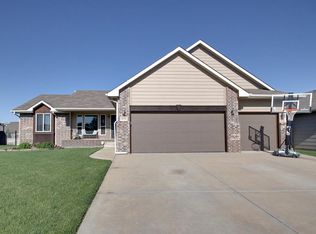 11739 N Wilkinson Ct, Maize, KS 67101