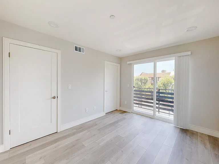 953 1/2 N Mariposa Ave #1/2 — Photo 15