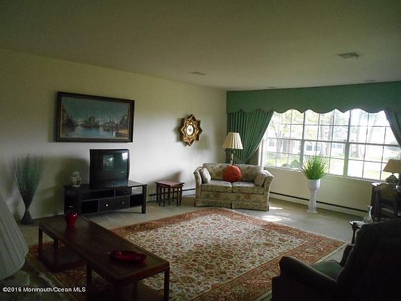 2nd image of 1212A Shetland Dr