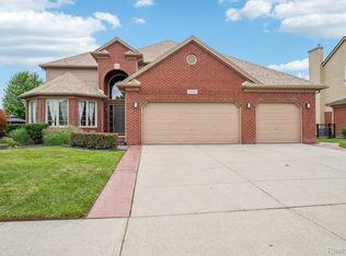 21682 Phoenix Dr, Macomb, MI