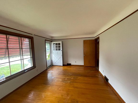 3rd image of 10807 Wadsworth Ave