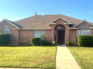 2218 W Thoroughbred Dr, Lancaster, TX 75146