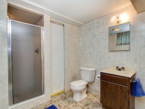 4th image of 10724 Quincy Blvd NE