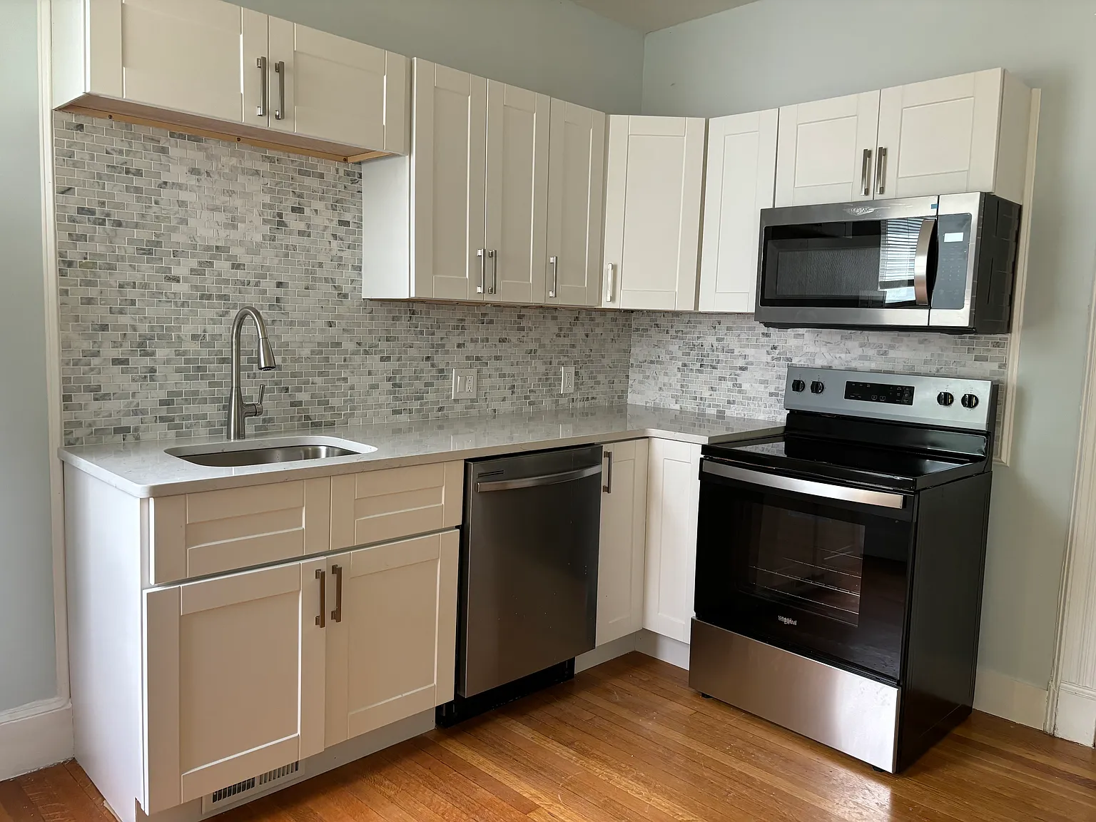 2 bed, $1,690 — Photo 2
