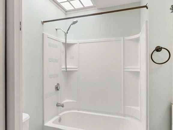 5th image of 100 4th Ave APT 3