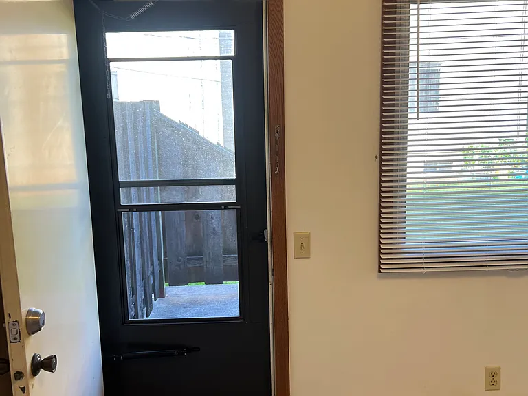 2512 Valley St #8 — Photo 8