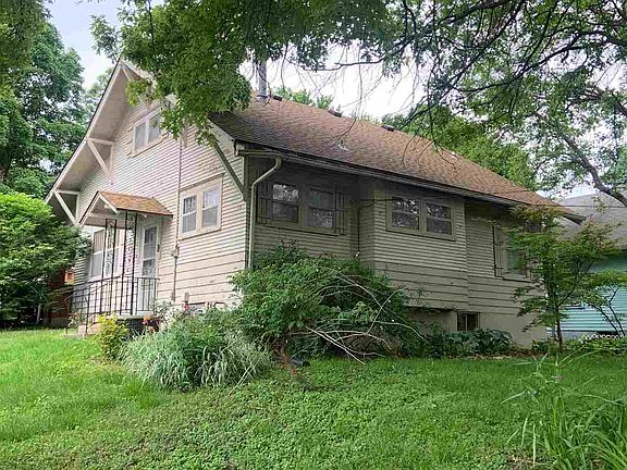 3rd image of 2121 1st Ave