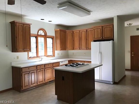 4th image of 24471 Hedgewood Way