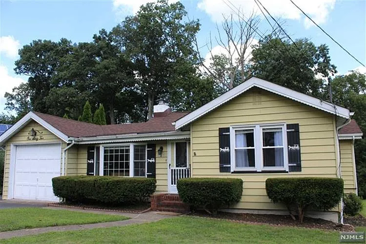 162 River Dr photo 1