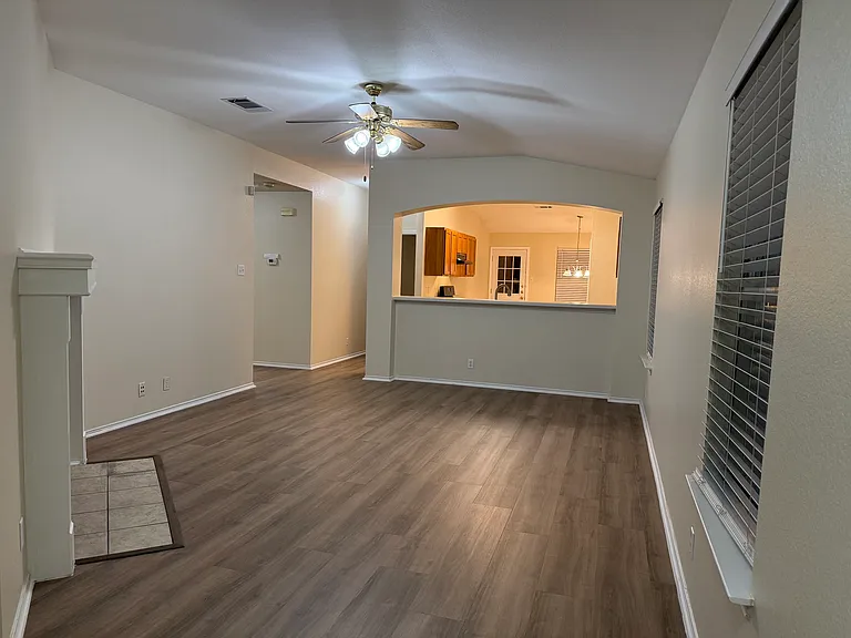 311 McCarthur Dr — Photo 3