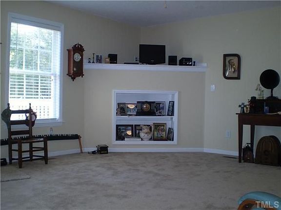 4th image of 214 Patricia Dr