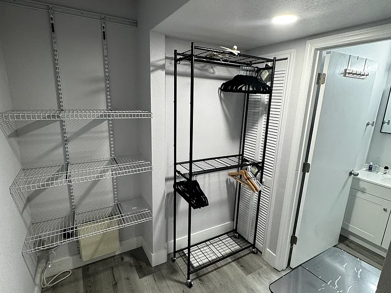 677 Orchid Dr #B — Photo 5