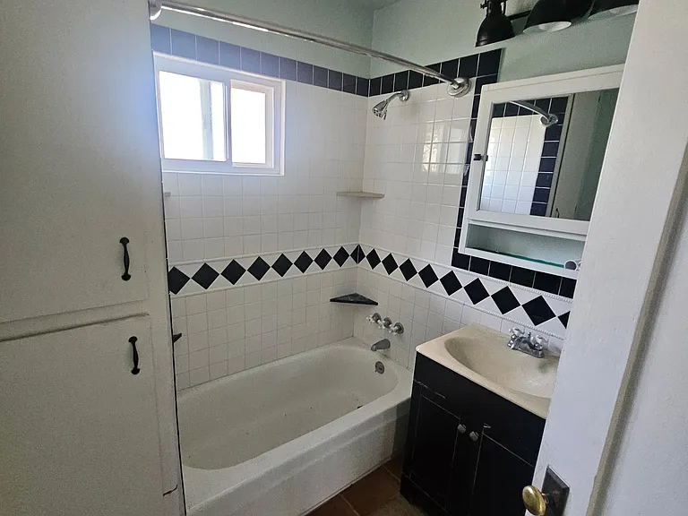 809 E Yanonali St — Photo 9