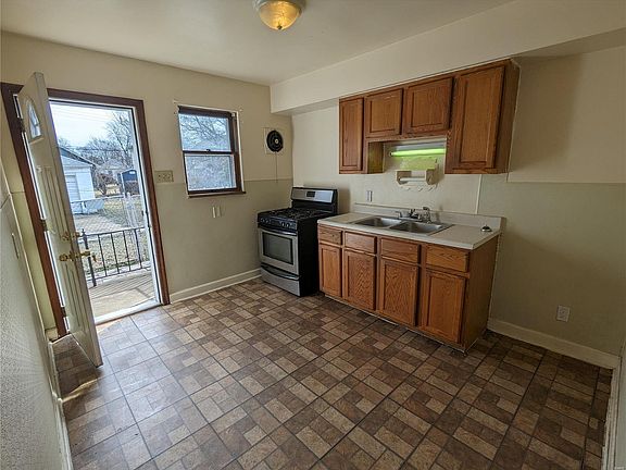 2nd image of 4110 Ravenwood Ave