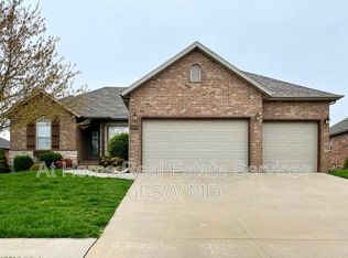 3279 W Camino Alto St, Springfield, MO 65810
