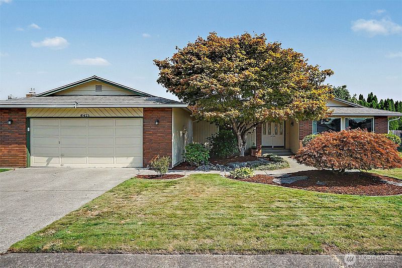 3rd image of 6421 152nd Avenue E