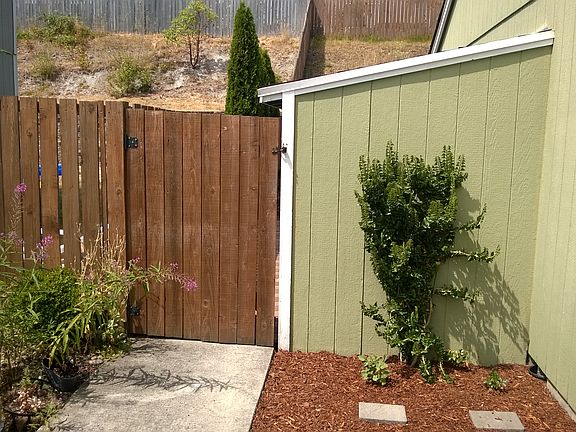 2nd image of 1039 Nepean Dr SE