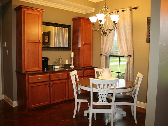 5th image of 106 Saint George Cir