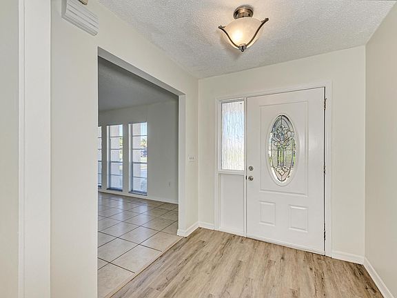 5th image of 3711 23rd Ave W
