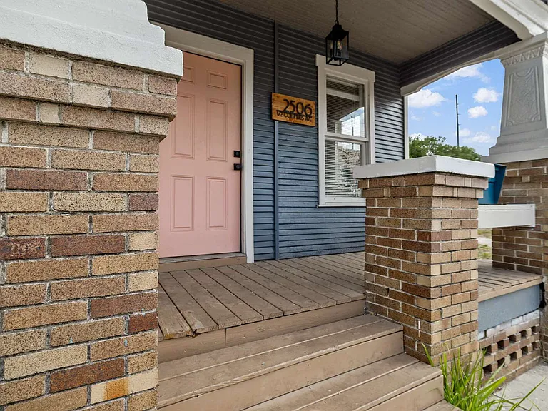 2506 1/2 E Columbus Dr — Photo 22