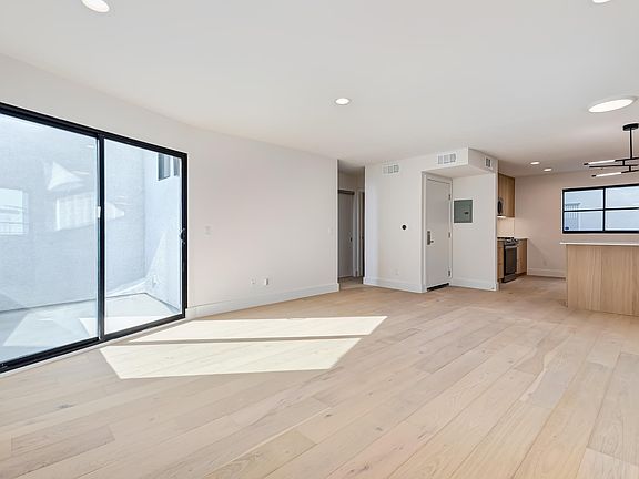 5th image of 544 Rose Ave APT 5