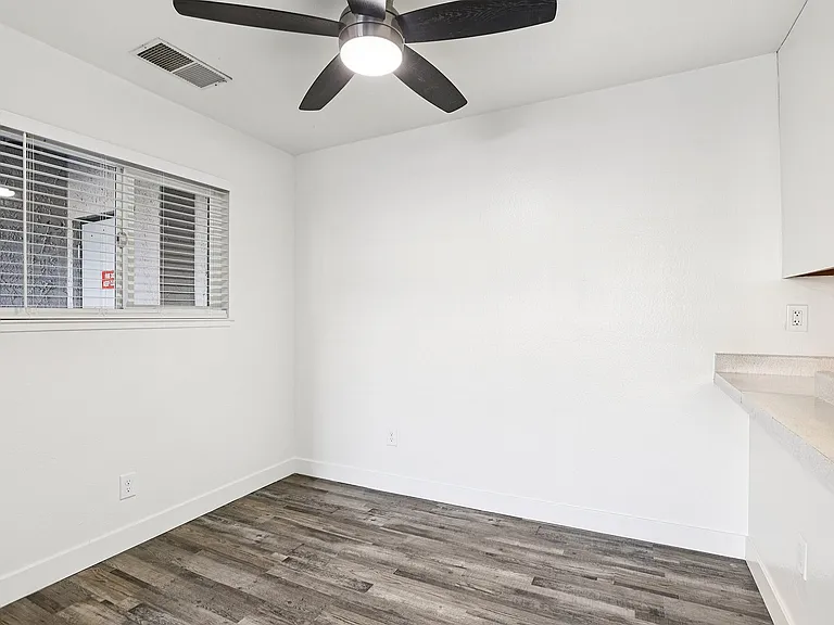 Interior 2x2