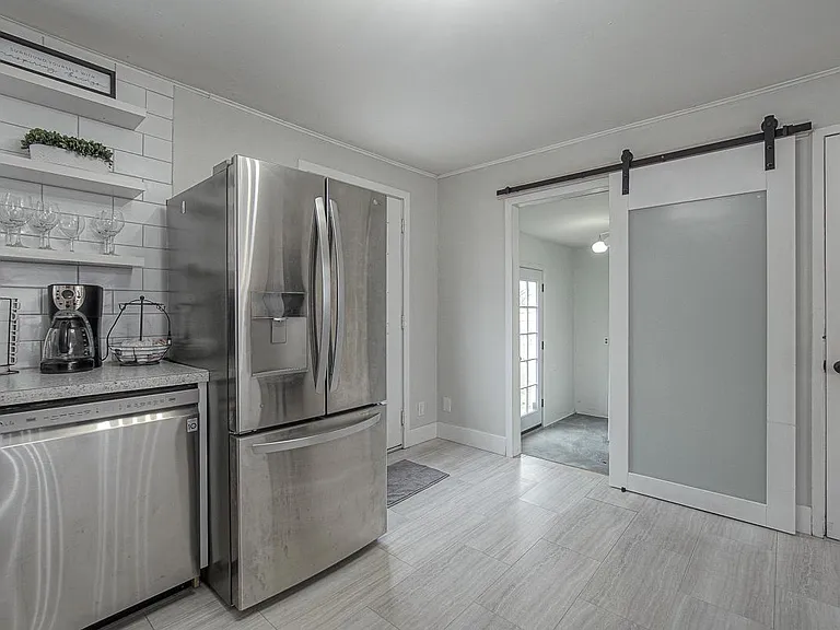 7604 Conser St — Photo 8