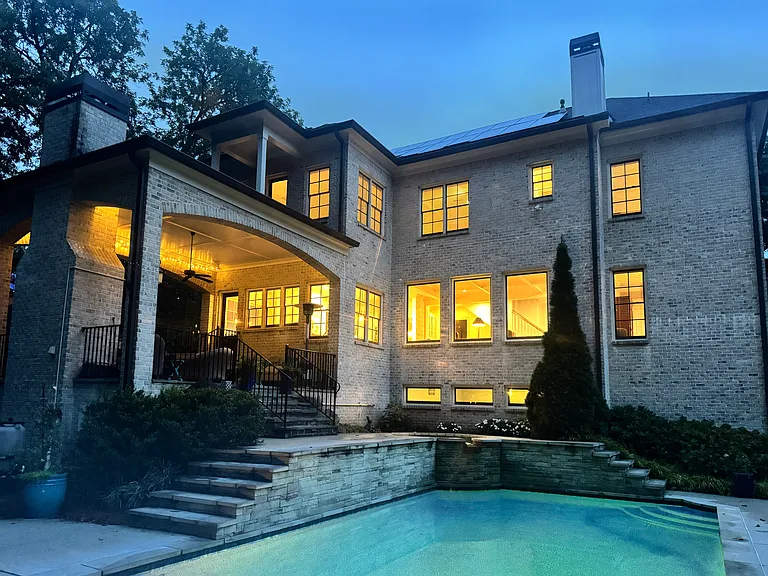 2115 Howell Mill Rd NW — Photo 1