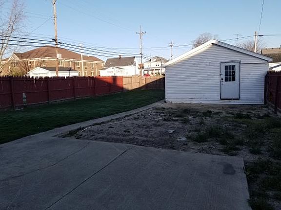 5th image of 103 N Eastern Ave