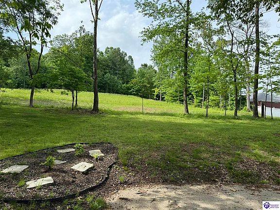 3rd image of 608 Birch Dr
