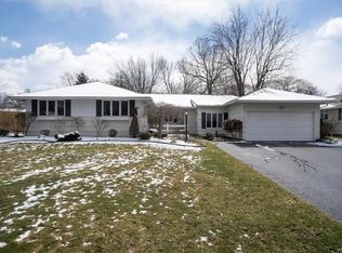 22 Somersby Ct, Williamsville, NY