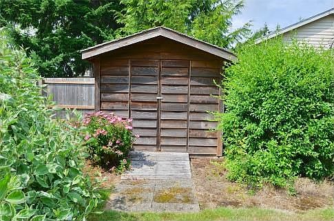 5th image of 18637 10th Ave NE