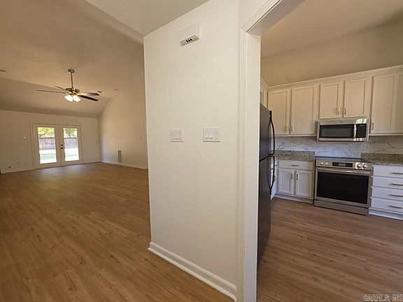 2nd image of 708 Mockingbird Ln