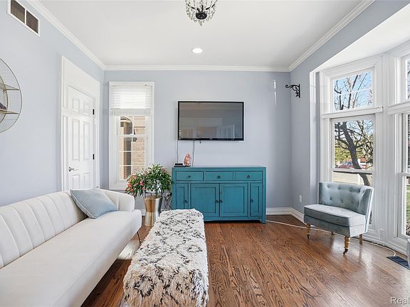 3rd image of 339 N Alice Ave