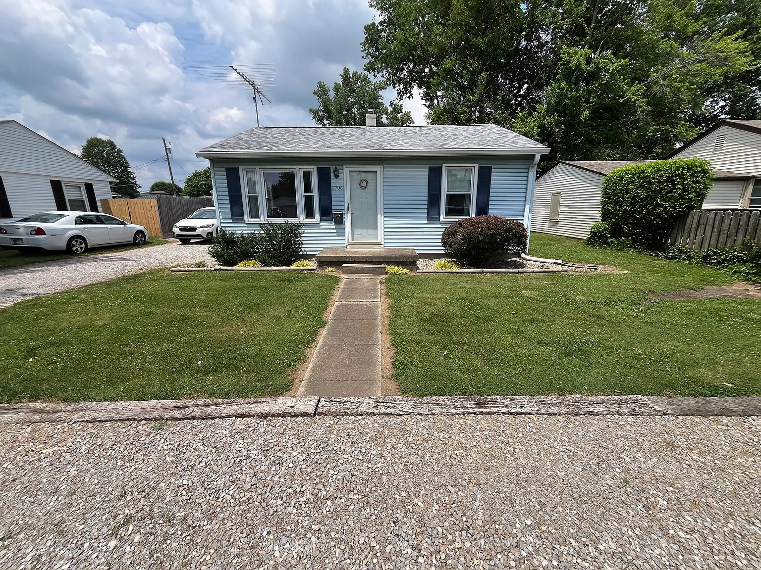 2 bed, 672 sqft, $1,300 — Photo 1