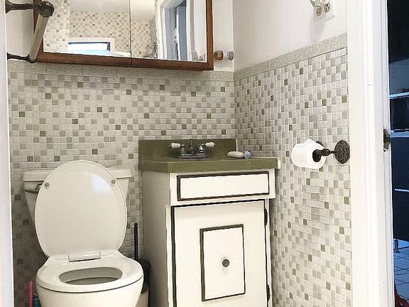 4th image of 118 N Manhattan Pl #2