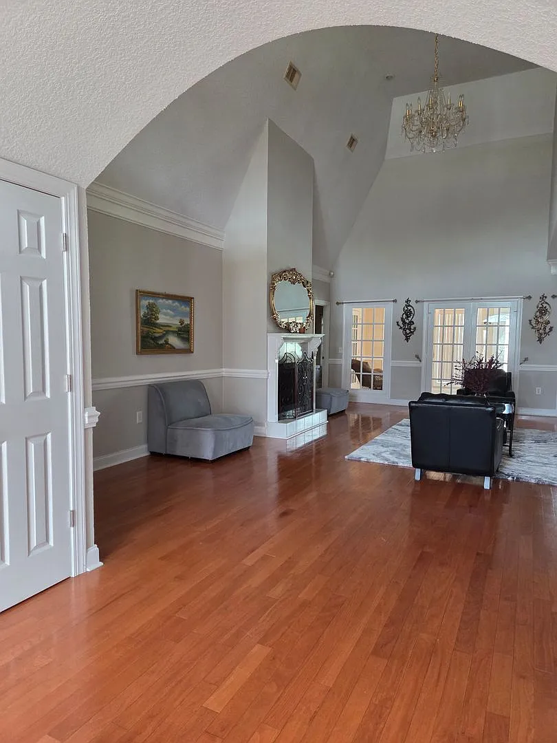 Fully furnished 5-bedroom home situated on nearly 4 acres of land!! — Photo 3