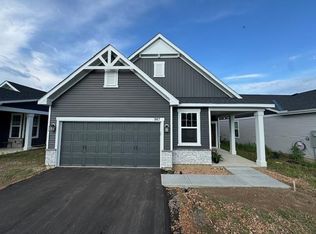 987 Goldfinch St, Chaska, MN 55318