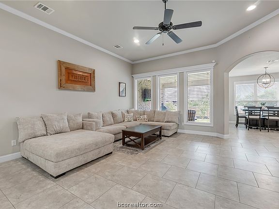 3rd image of 4056 Crestmont Dr