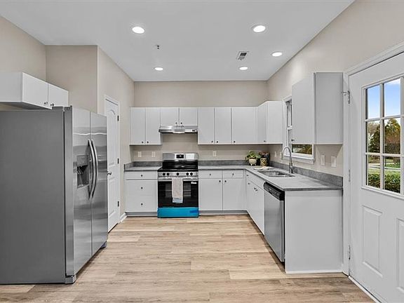 5th image of 2127 McConnell Rd