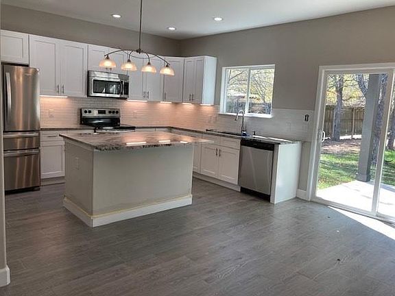 5th image of 115 E Kikipua Ln
